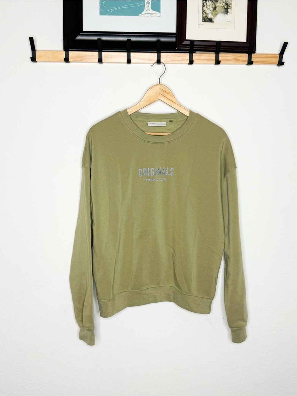 Originals Brooklyn Cloth Olive Green Graphic Crewneck Sweatshirt Women’s Size M